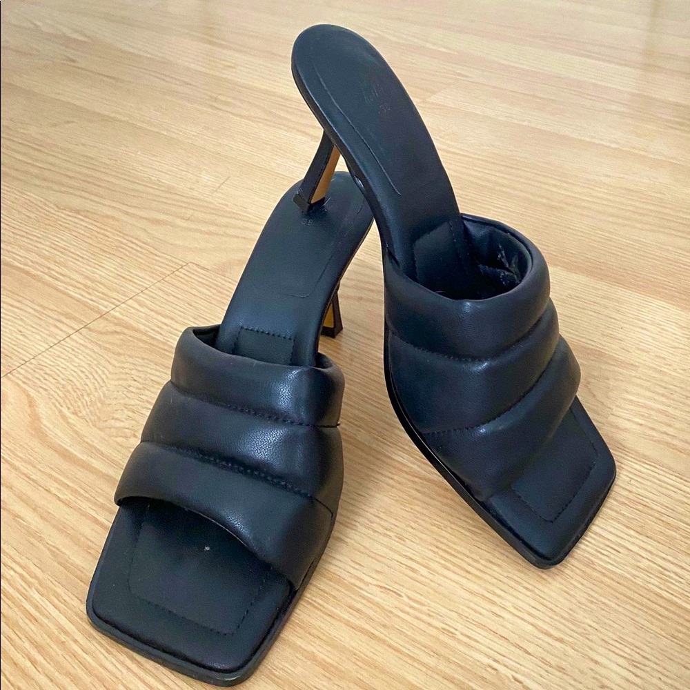 H &M One Strap Over the Toe Black Small Heels